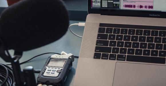 Field Podcasting: portable audio recorder, mic and laptop